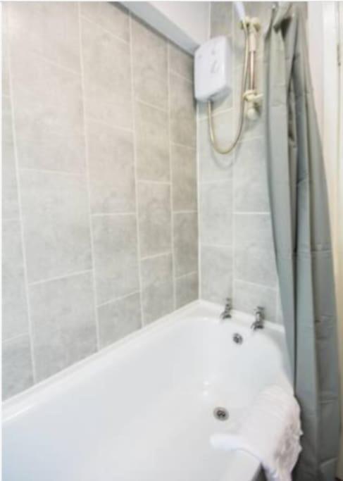 Antonio Str 6 Beds Villa *