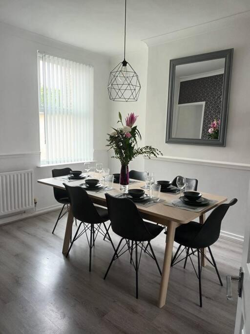 Villa Antonio Str 6 Beds Liverpool