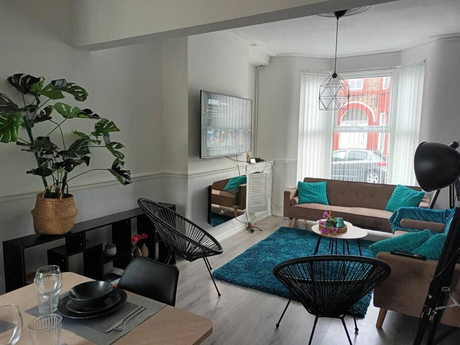 Antonio Str 6 Beds Liverpool