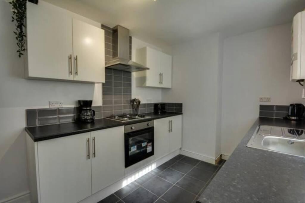Antonio Str 6 Beds Villa
