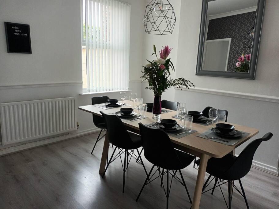 Antonio Str 6 Beds Villa Liverpool